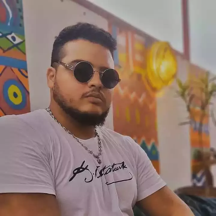 أيمن صفحي أيمن صفحي